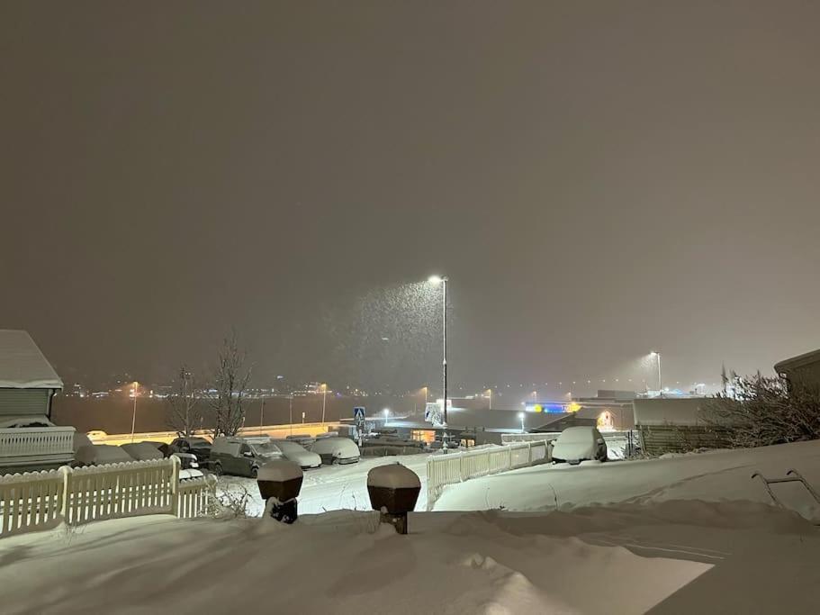 Sentralt Pa Fastlandet Og Gaavstand Til Alle Fasiliteter! Tromsdalen エクステリア 写真